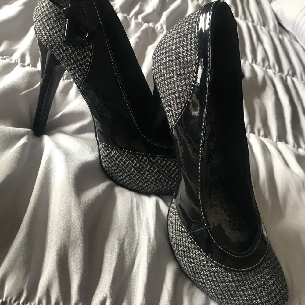Black & white heels with bow